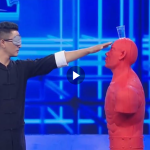 武林高手袁永辉挑战蒙眼打水杯，用双节棍舞出不一样的人生